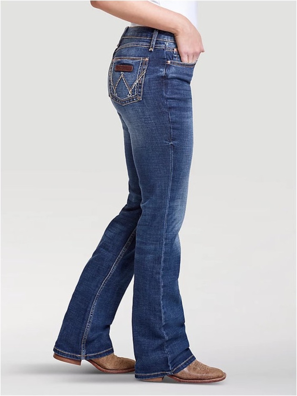 Wrangler Retro Mae Mid Rise Boot Cut Medium Dark Wash Western Stretch Jean 32